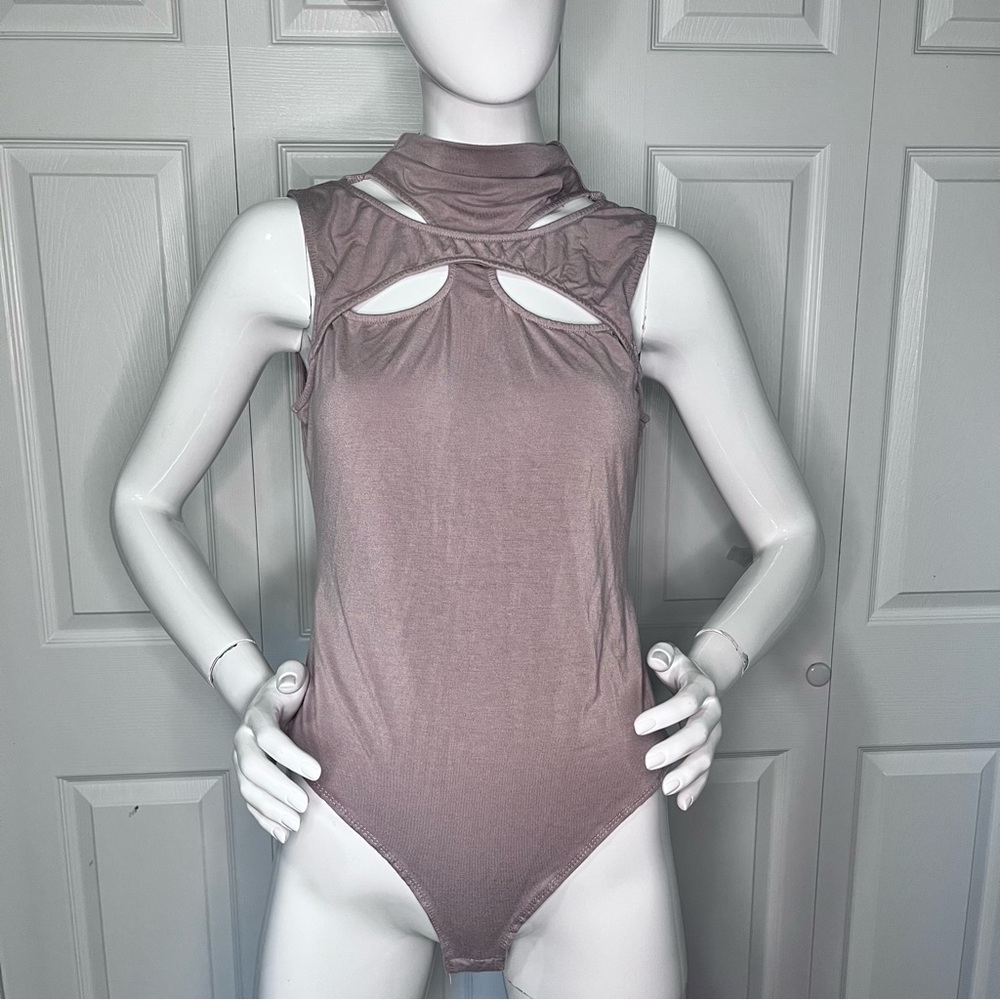 ***💲BOGO💲*** Cutest neckline bodysuit